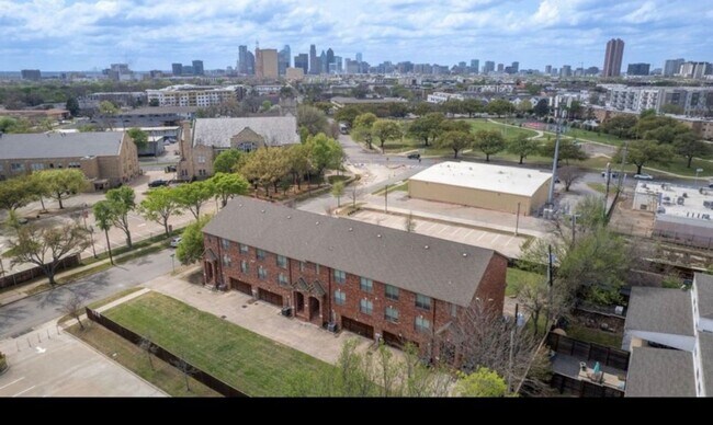 1307 Halcyon Pl in Dallas, TX - Building Photo - Building Photo