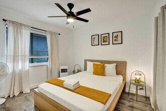 1239 NE 15th Ave-Unit -2 in Fort Lauderdale, FL - Building Photo - Building Photo