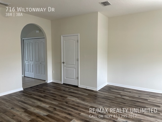 716 Wiltonway Dr in Plant City, FL - Building Photo - Building Photo