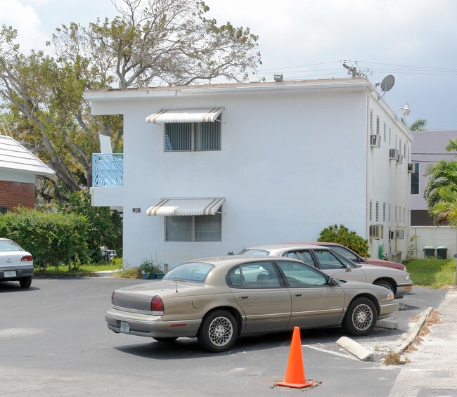 19 NE 23rd Ave in Pompano Beach, FL - Building Photo - Building Photo