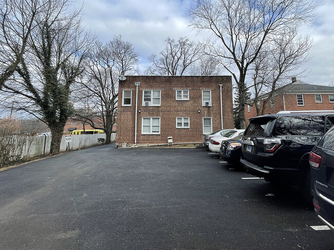 2 Aigburth Rd in Towson, MD - Building Photo - Building Photo