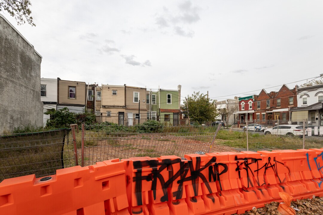 1307 W Clearfield St in Philadelphia, PA - Building Photo