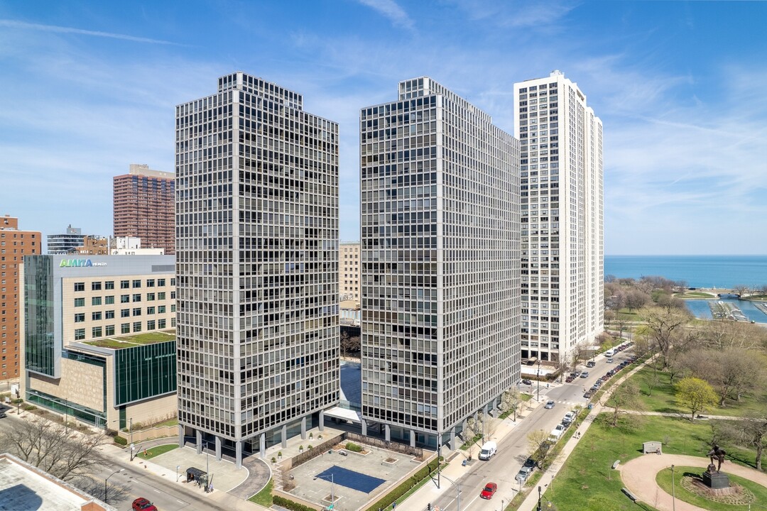 340 W Diversey Pkwy in Chicago, IL - Building Photo