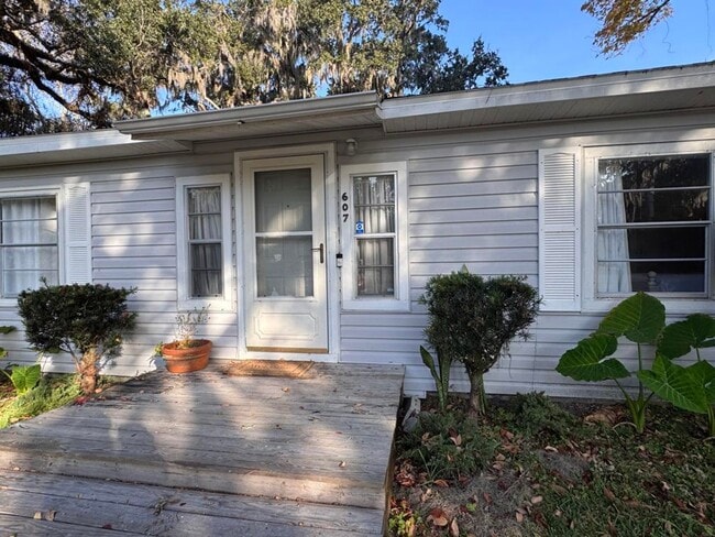 607 Herbert St in Port Orange, FL - Building Photo - Building Photo
