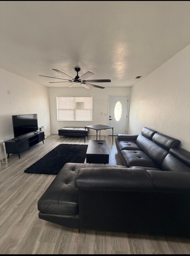 590 Ave H SE in Winter Haven, FL - Foto de edificio - Building Photo