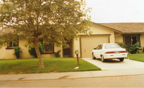 1590 W 12th St in Tracy, CA - Foto de edificio