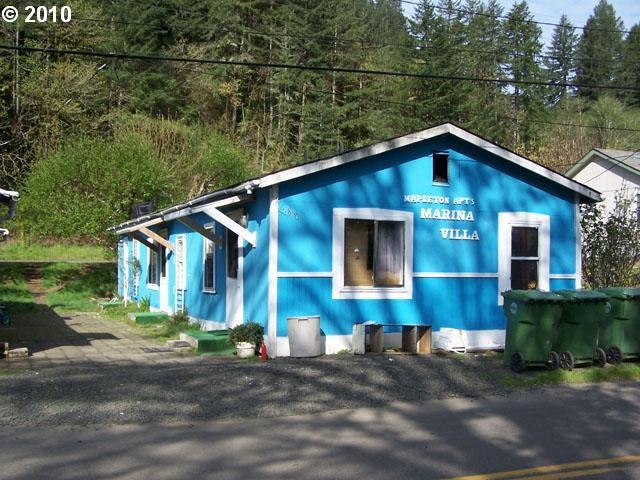 Marina Villa in Mapleton, OR - Building Photo - Building Photo