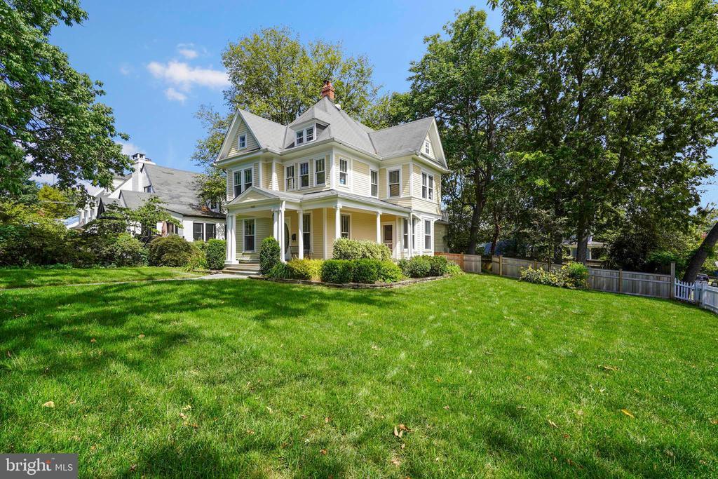 1503 Russell Rd in Alexandria, VA - Building Photo