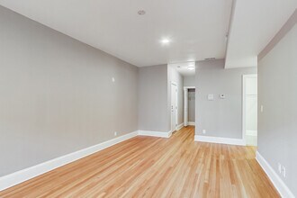 948 Pleasant St in Oak Park, IL - Building Photo - Building Photo