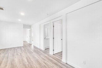 8910 Avalon Blvd, Unit 8910 S Avalon Blvd in Los Angeles, CA - Foto de edificio - Building Photo