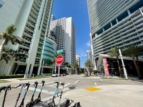 170 SE 14th St, Unit 1901 in Miami, FL - Building Photo - Building Photo