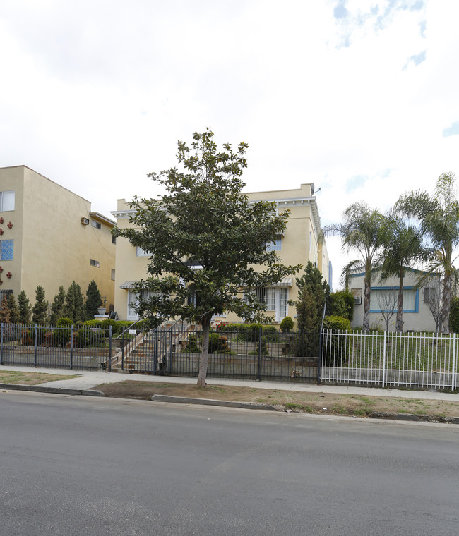 830 S Catalina St in Los Angeles, CA - Foto de edificio - Building Photo