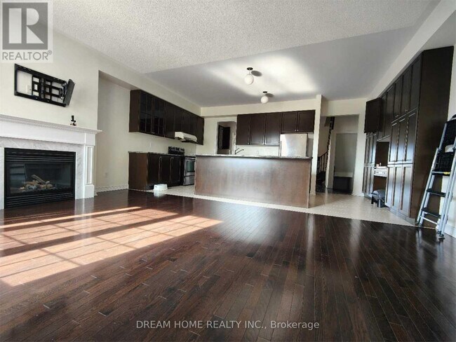 10587 Woodbine Ave in Gormley, ON - Building Photo - Building Photo