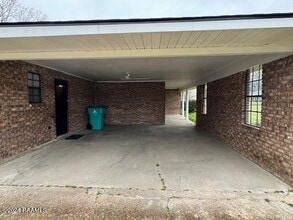 1907 LA-749 in Opelousas, LA - Foto de edificio - Building Photo