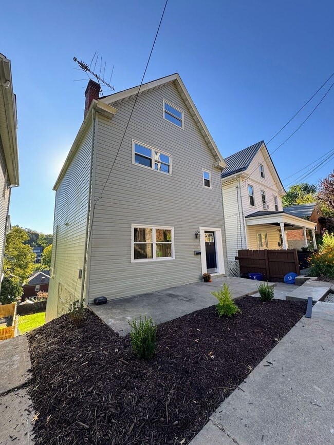 2451 Glenarm Ave in Pittsburgh, PA - Building Photo - Building Photo