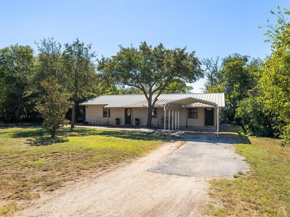 401 Co Rd 320 in Bertram, TX - Building Photo