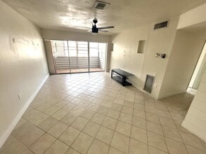 506 Lori Dr in Palm Springs, FL - Building Photo - Building Photo