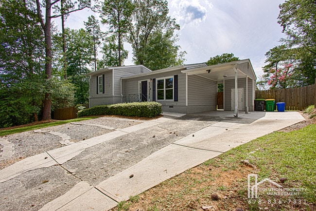 property at 4984 Crowe Dr SE