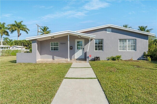 10241 Dominican Dr in Cutler Bay, FL - Building Photo - Building Photo