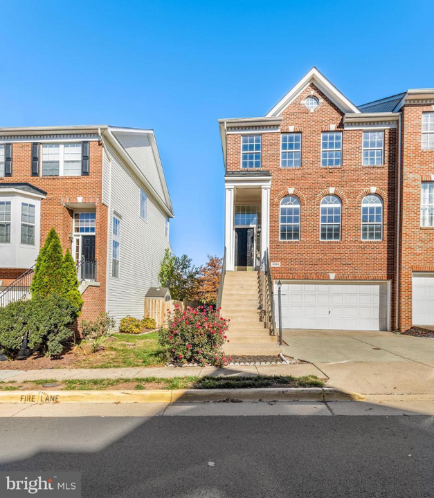 43064 Shadow Terrace in Leesburg, VA - Building Photo