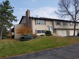 10326 Balsam Ln in Eden Prairie, MN - Building Photo
