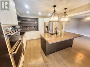 249 Marble Pl in Newmarket, ON - Building Photo - Building Photo