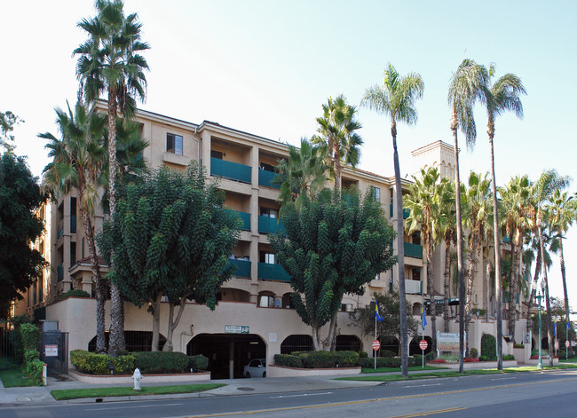 BROADWAY PLAZA in Santa Ana, CA - Building Photo - Building Photo