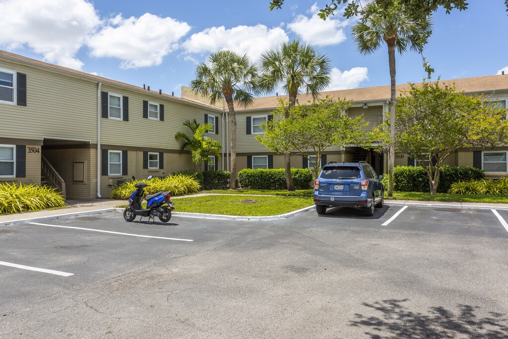 The Lexington Apartments in Sarasota, FL