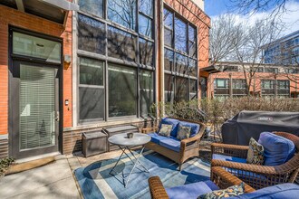 925 N Howe St in Chicago, IL - Building Photo - Building Photo