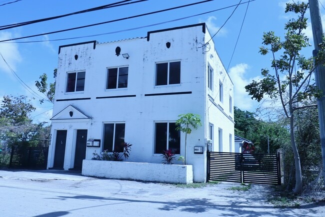 3025 NW 8th Ave in Miami, FL - Building Photo - Building Photo