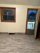 8127 W Appleton Ave in Milwaukee, WI - Foto de edificio - Building Photo