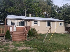 2353 Little Georgetown Rd in Hedgesville, WV - Building Photo