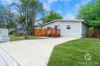 1824 Katy St in New Braunfels, TX - Building Photo - Building Photo