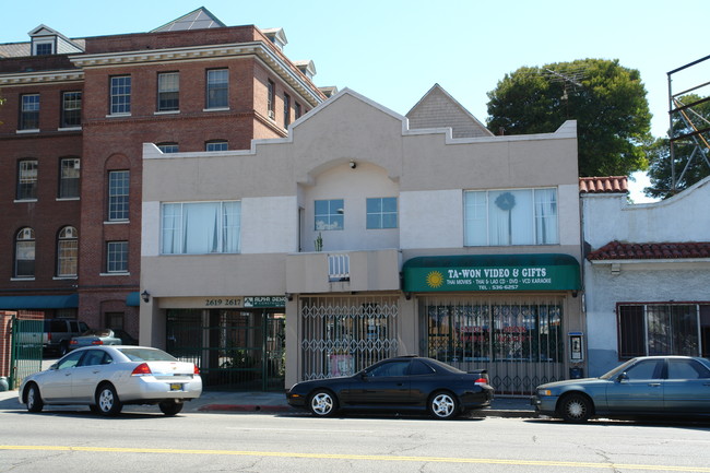 2617-2619 International Blvd in Oakland, CA - Foto de edificio - Building Photo