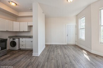 2442 S Kedzie Ave in Chicago, IL - Building Photo - Building Photo