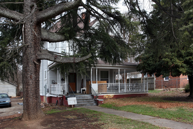 1944 Spring Garden St in Greensboro, NC - Building Photo - Building Photo