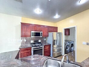 8040 Galaxy Way in Dublin, CA - Foto de edificio - Building Photo