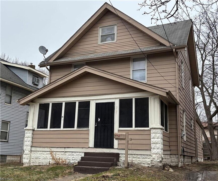 567 Garry Rd in Akron, OH - Building Photo