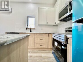 166 Central Ave in London, ON - Building Photo - Building Photo