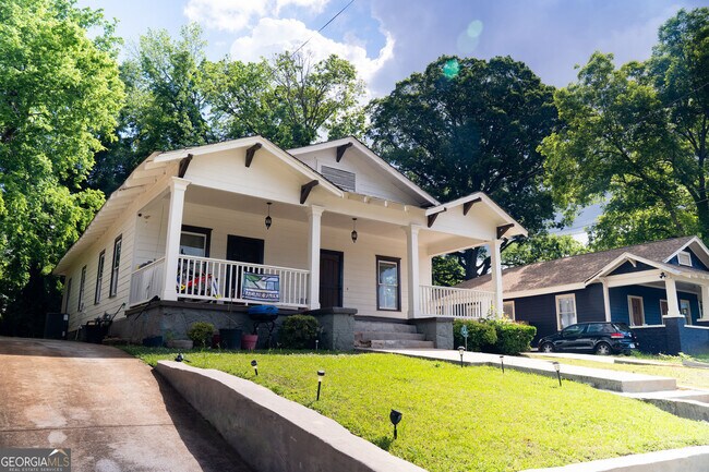 825 Brookline St SW in Atlanta, GA - Building Photo - Building Photo