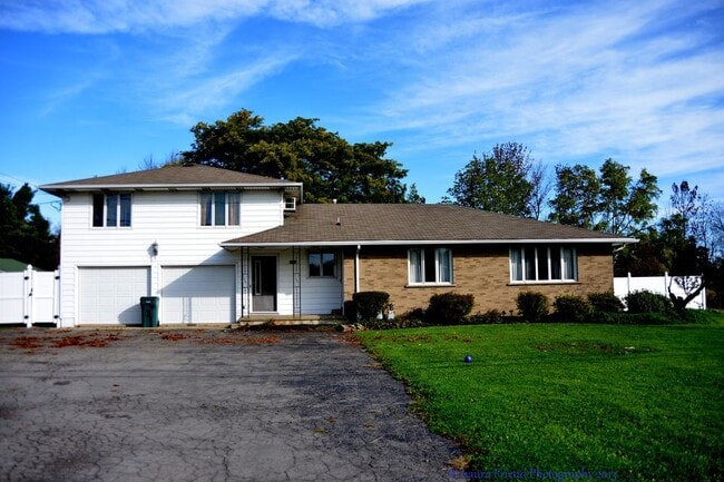 2305 Lockport Rd, Unit Upper