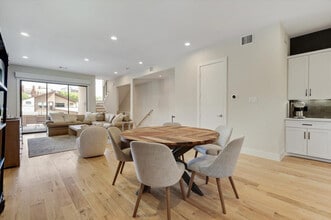 2421 Throckmorton St in Dallas, TX - Building Photo - Building Photo