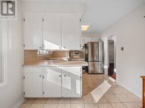 712 Brimorton Dr in Toronto, ON - Building Photo - Building Photo