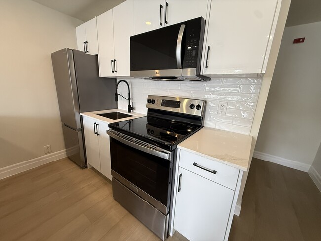 7800 Lundy's Ln in Niagara Falls, ON - Building Photo - Building Photo