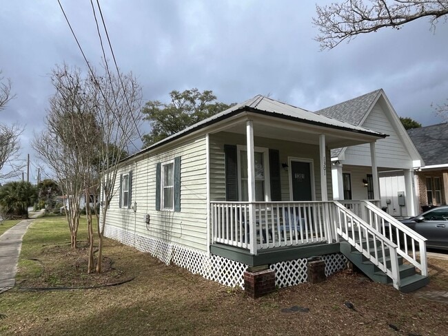 property at 1301 N 8th Ave