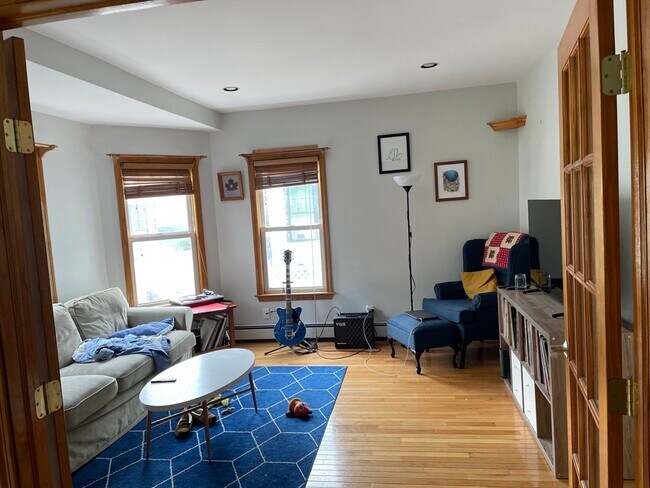 27 Princeton St, Unit 1R in Somerville, MA - Building Photo - Building Photo