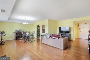 3713 S George Mason Dr in Falls Church, VA - Building Photo