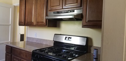 1033 E Glenoaks Blvd, Unit 1033 1-2 in Glendale, CA - Building Photo - Building Photo