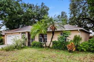 719 Rue Labeau Cir in Ft. Myers, FL - Building Photo - Building Photo