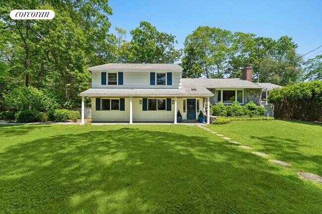 9 White Oak Ln in Westhampton, NY - Building Photo - Building Photo